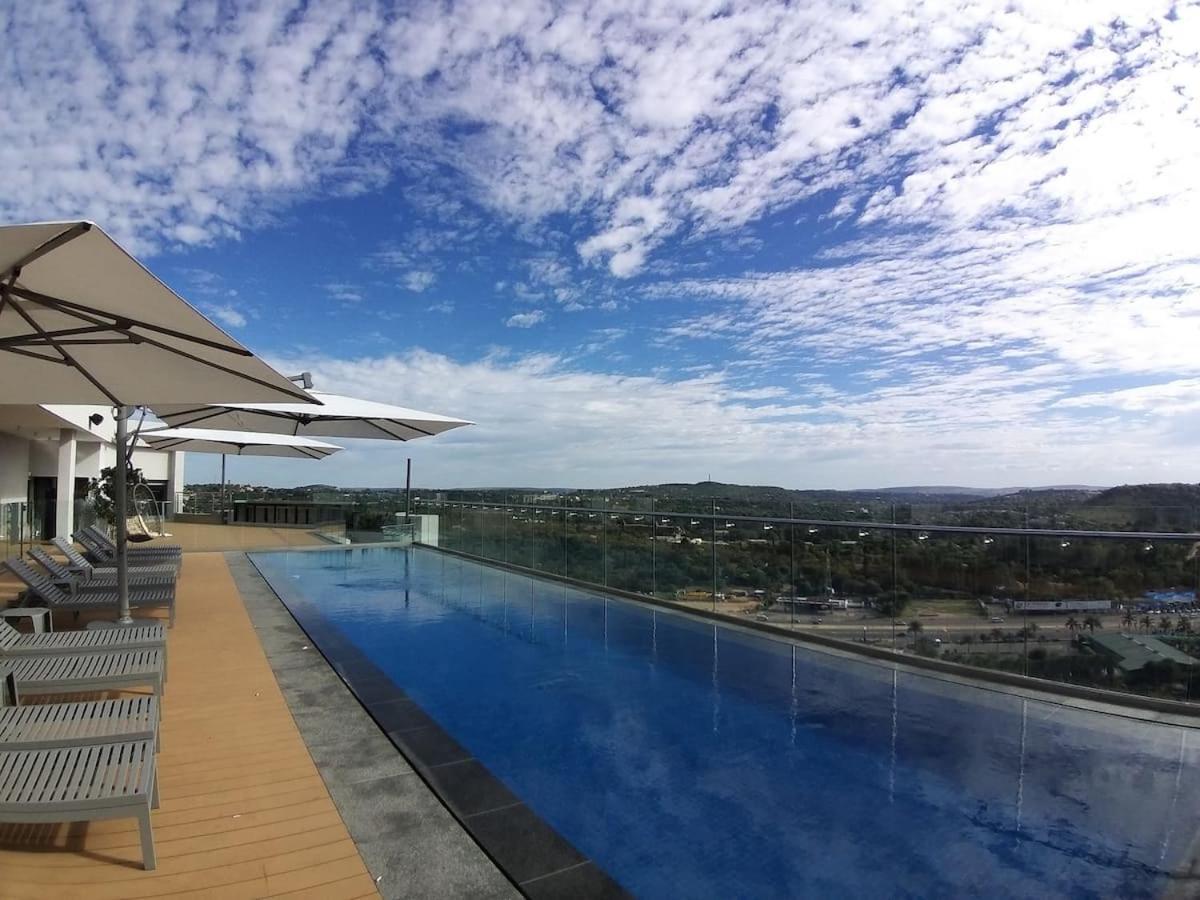 Menlyn Maine Apartments Pretoria Exterior photo