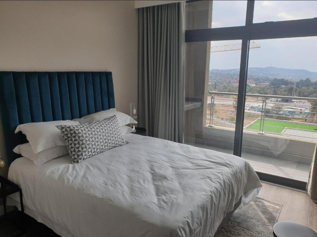 Menlyn Maine Apartments Pretoria Exterior photo