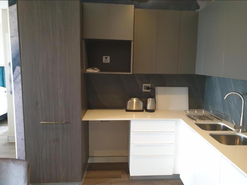 Menlyn Maine Apartments Pretoria Exterior photo
