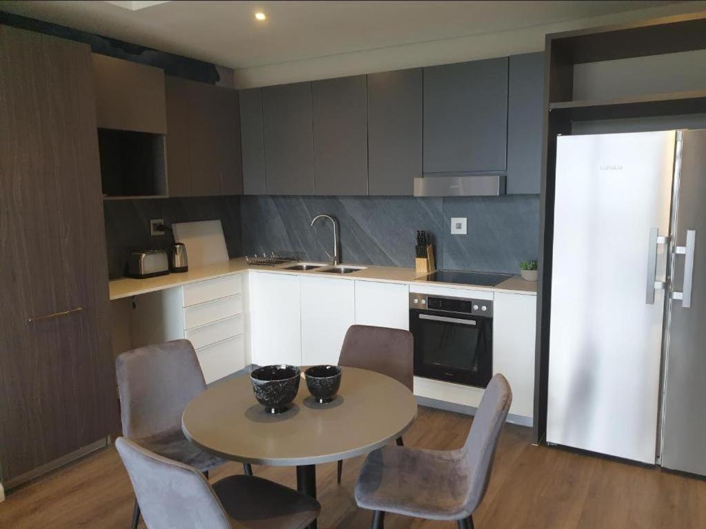 Menlyn Maine Apartments Pretoria Exterior photo